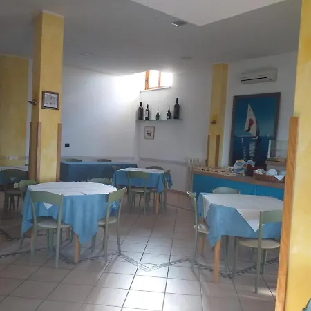 Frühstückspension Spacious Quadruple A Stone Throw From The Sea 3*