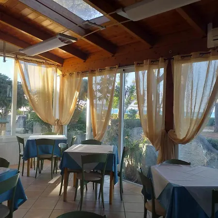 Spacious Quadruple A Stone Throw From The Sea Frühstückspension 3*
