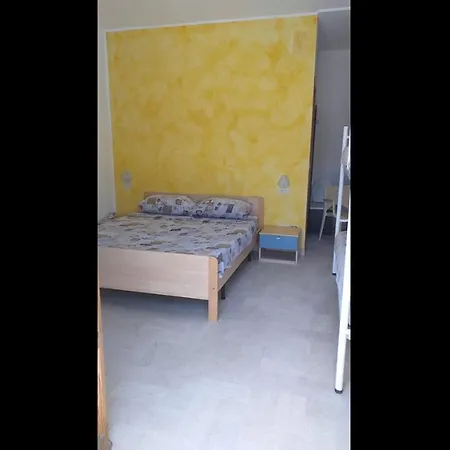 Spacious Quadruple A Stone Throw From The Sea Pineto