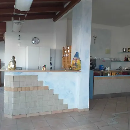 Spacious Quadruple A Stone Throw From The Sea Pineto