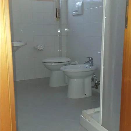 Spacious Quadruple A Stone Throw From The Sea Pineto