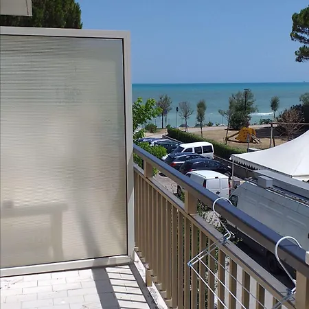Spacious Quadruple A Stone Throw From The Sea Nocleg ze śniadaniem 3*