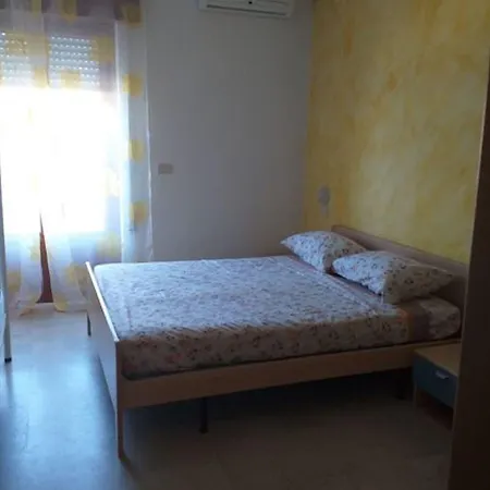 Spacious Quadruple A Stone Throw From The Sea Pineto