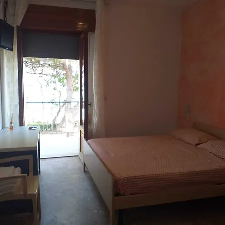 Spacious Quadruple A Stone Throw From The Sea 3*