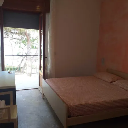 Nocleg ze śniadaniem Spacious Quadruple A Stone Throw From The Sea 3*