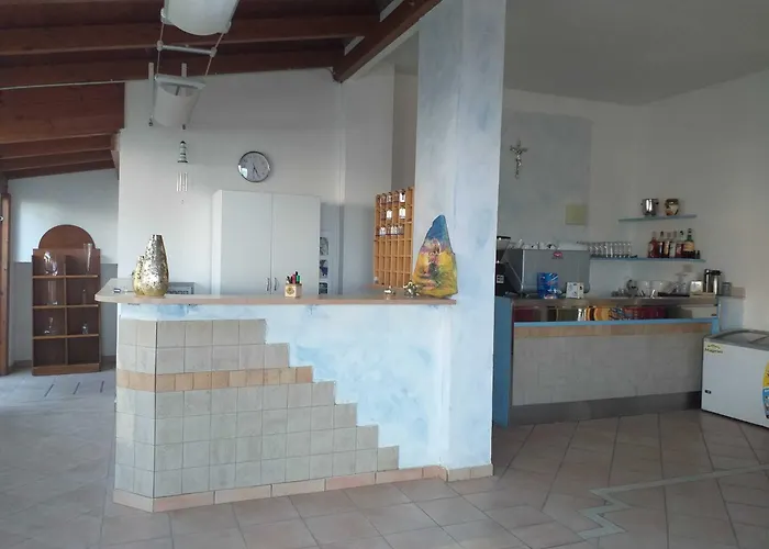 Spacious Quadruple A Stone Throw From The Sea Pineto