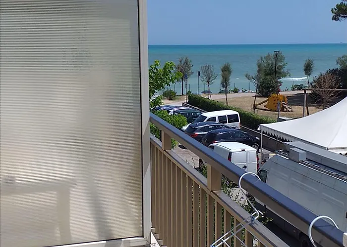 Couette-café Spacious Quadruple A Stone Throw From The Sea 3*